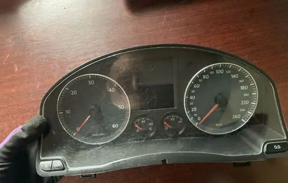 Volkswagen Golf V Speedometer (instrument cluster) V0011000