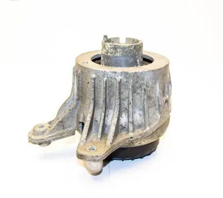 Mercedes-Benz C W205 Engine mount bracket A2052406517