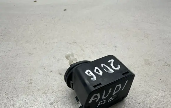 Headlight level adjustment motor