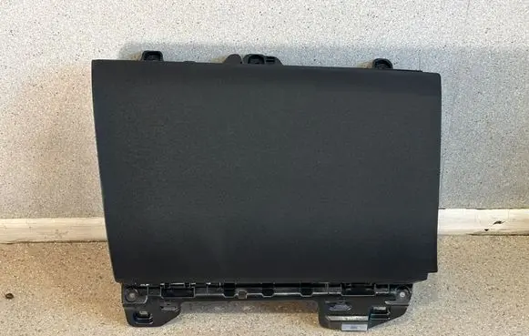 Glove box