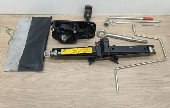 Volvo XC90 Tool set 