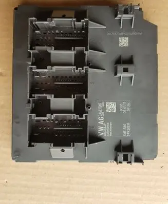 Volkswagen PASSAT B7 Central body control module 3AA937087