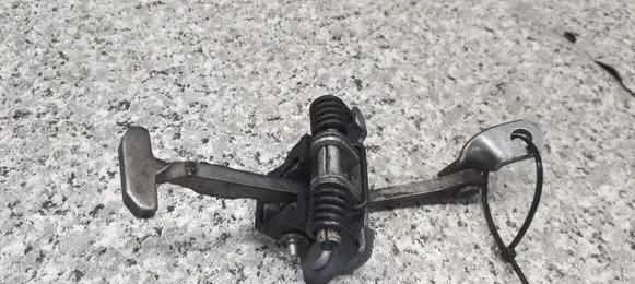 Renault Clio II Rear door check strap stopper