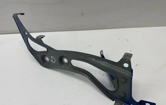 BMW 2 F46 Fender mounting bracket