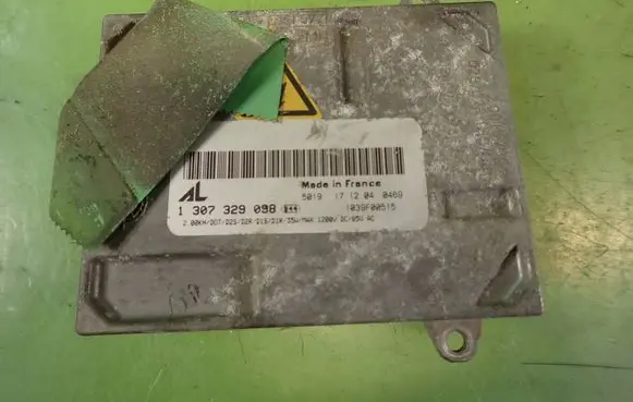 Volvo S40 Voltage converter/converter module 1307329098