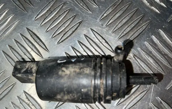 BMW 5 E39 Windscreen/windshield washer pump 67128377612