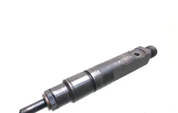 Audi A6 S6 C4 4A Fuel injector 046130201F