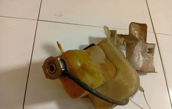 Chrysler PT Cruiser Coolant expansion tank/reservoir 05278766AB
