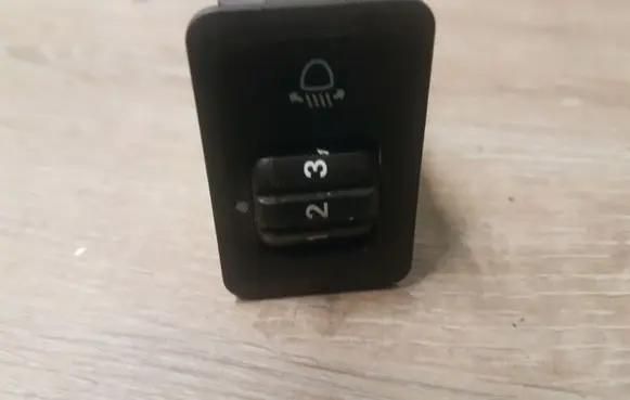 Mitsubishi Pajero Sport I Headlight level height control switch
