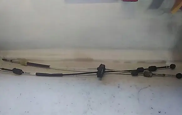 Opel Insignia A Gear shift cable linkage 55560992