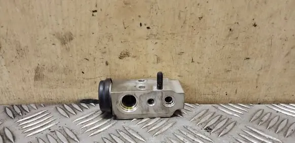 Hyundai ix35 Air conditioning (A/C) expansion valve C10977752Y100