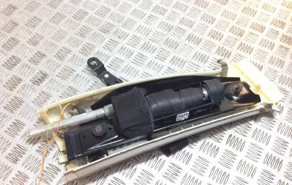 Volvo V70 Front seatbelt 39865060 3083306