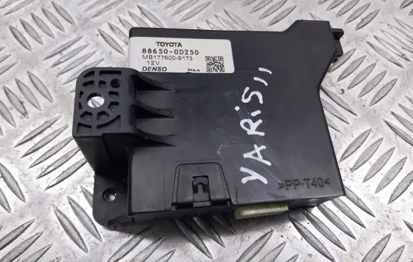 Toyota Yaris Air conditioner control unit module 88650-0D250