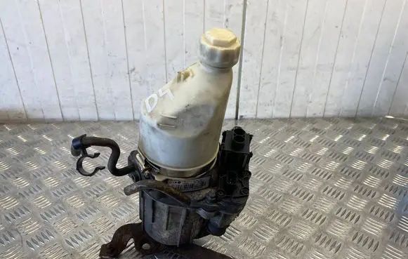 Opel Zafira B Power steering pump 13276990 7625955149