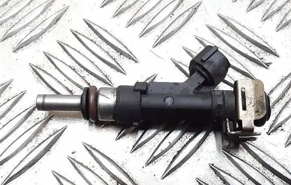 Audi A6 S6 C6 4F Fuel injector 0280158053 06E133551