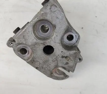 Peugeot 407 Engine mounting bracket 9645030780