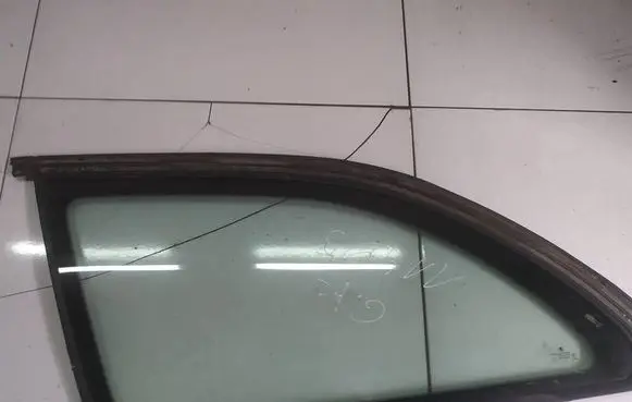 Skoda Octavia Mk2 (1Z) Rear side window AS2