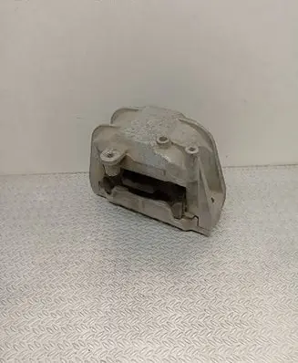 Volkswagen Golf V Engine mount bracket 1K0199262
