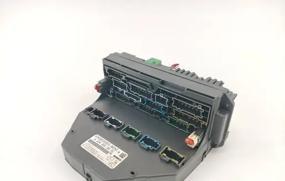 Mercedes-Benz C W204 SAM control unit A2049000600
