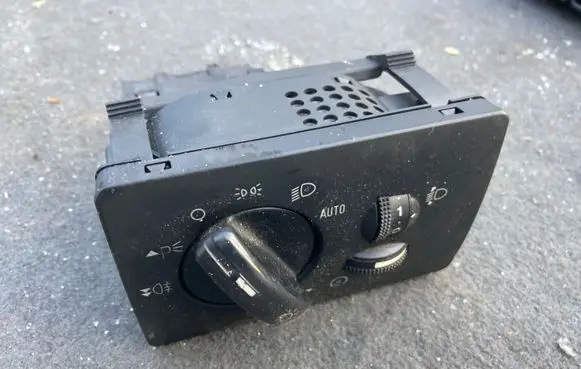 Ford C-MAX I Light switch 7M5113A074CA