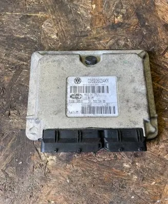 Skoda Octavia Mk2 (1Z) Engine control unit/module 036906034KM 6160132001 5D63DZD6F