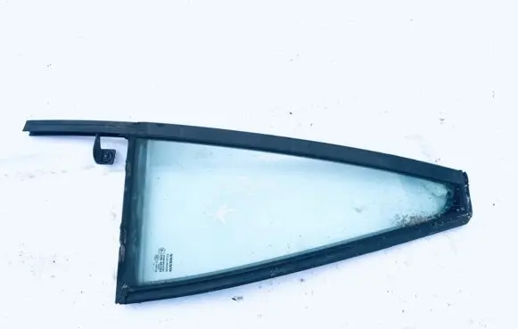 Rear vent window glass