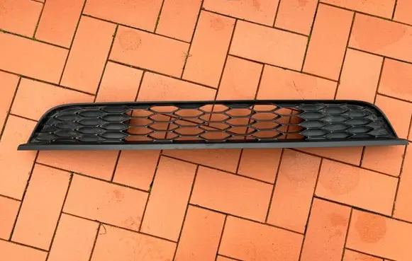 Front bumper lower grill