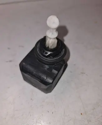 Headlight level adjustment motor