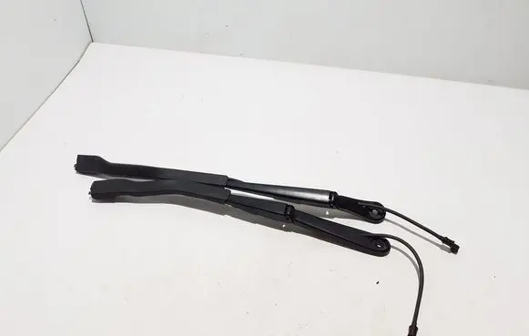 BMW 4 G22 G23 G24 G26 Front wiper blade arm 9448920