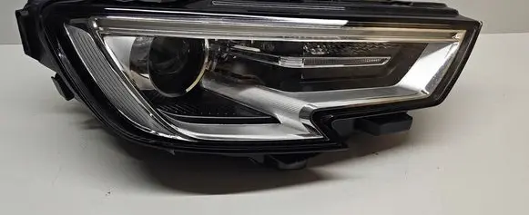 Audi A3 S3 8V Headlight/headlamp 8V0941006E A296