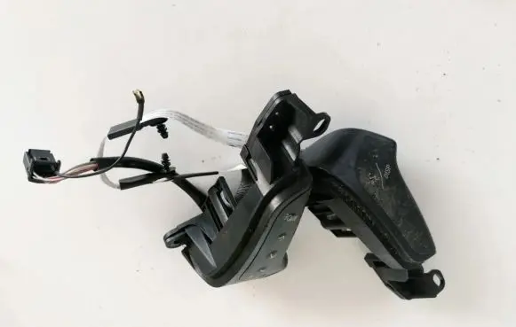 Toyota Avensis T250 Steering wheel buttons/switches 75b070