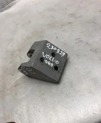 Volvo V40 Cross country Engine mounting bracket 31359644