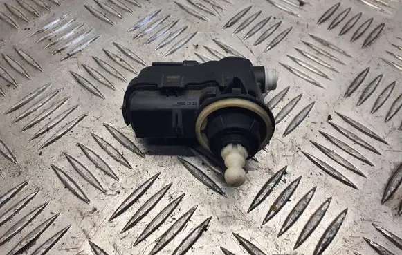 Headlight level adjustment motor