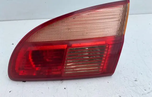 Toyota Avensis T220 Tailgate rear/tail lights 89022025