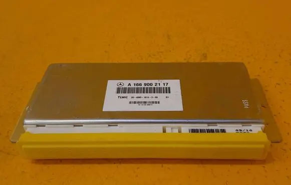 Mercedes-Benz GLE (W166 - C292) Air suspension control unit module (rear) A1669002117