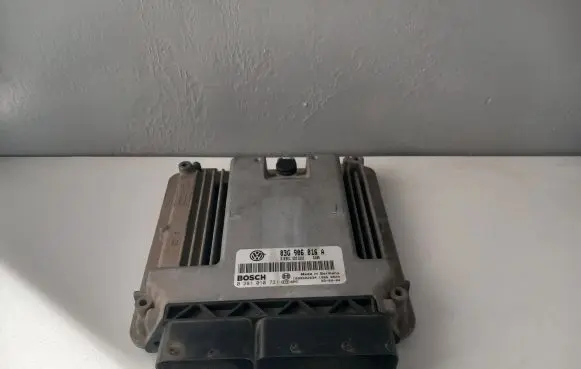 Volkswagen Touran I Engine control unit/module 03G906016A 1039S02834 0281010731