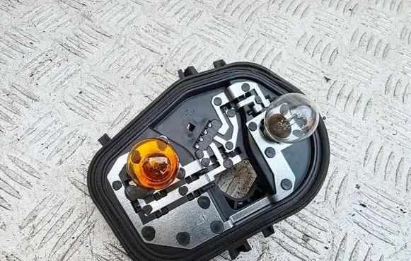 Ford C-MAX II Tail light bulb cover holder AM5113N004FA