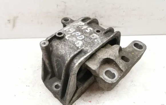 Volkswagen PASSAT B6 Engine mount bracket 1K0199262M