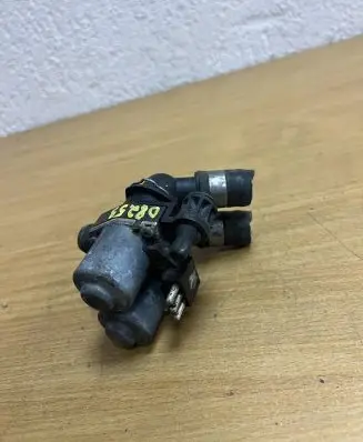 Mercedes-Benz E W210 Coolant heater control valve 0018307784 D8259