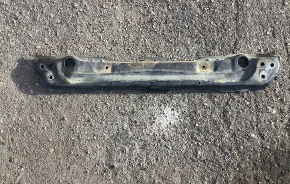 Lexus IS 220D-250-350 Radiator mount bracket OEM
