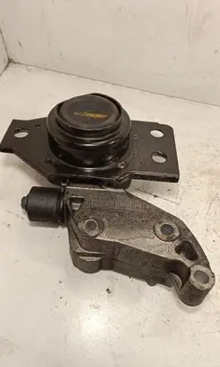 Nissan Qashqai+2 Engine mount bracket F6036100