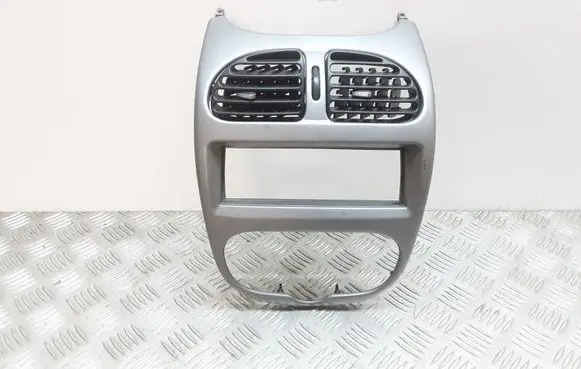 Peugeot 206 Radio/GPS head unit trim 8290
