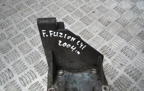 Ford Fusion Engine mounting bracket 2S6E3K739