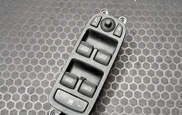 Volvo S40 Electric window control switch 30795081 03451700