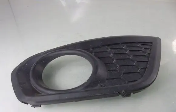 Volvo C30 Front fog light trim/grill