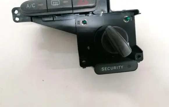 Toyota Yaris Hazard light switch