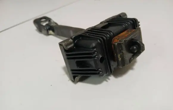 Land Rover Freelander 2 - LR2 Front door check strap stopper 