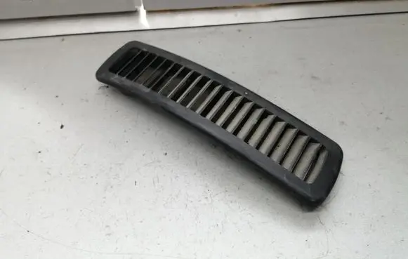 Chrysler PT Cruiser Quarter panel pressure vent 
