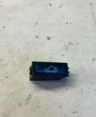 BMW 5 E39 Tailgate/trunk/boot open switch 8365579 6131 03052500
