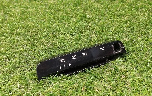 Hyundai Santa Fe Gear shift selector indicator 846542W112 846542W102